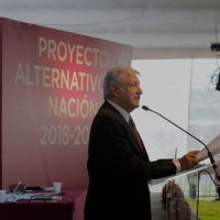 Presenta AMLO Proyecto Alternativo de Nación; propone honestidad como forma de gobierno