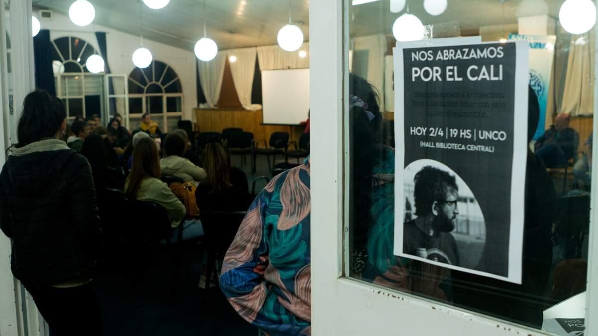 El encuentro para recordar a Juan Caliani se realizó en la biblioteca de la universidad. Fuente: (Emiliano Ortiz)