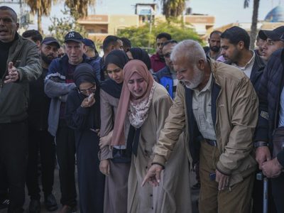 Ataques aéreos israelíes matan a 28 en Gaza, incluidos siete niños