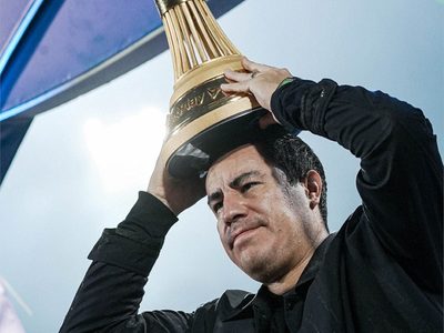 Efraín Juárez llega a México para dirigir a Pumas