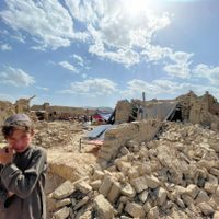 Sanciones de EU a Afganistán limitan ayuda internacional por el sismo que dejó mil muertos