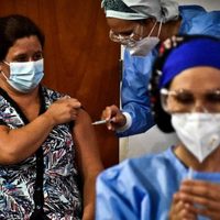 Empezó la vacunación de los docentes neuquinos: cómo y dónde inscribirse