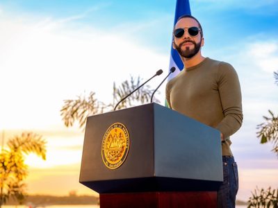 Bukele ofrece 5 mil pasaportes a profesionales extranjeros
