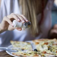 Demuestran relación entre el consumo excesivo de sal y los trastornos cognitivos y la presión alta