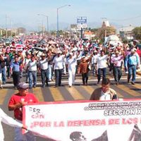 Maestros en Oaxaca marchan contra la represión y persecución