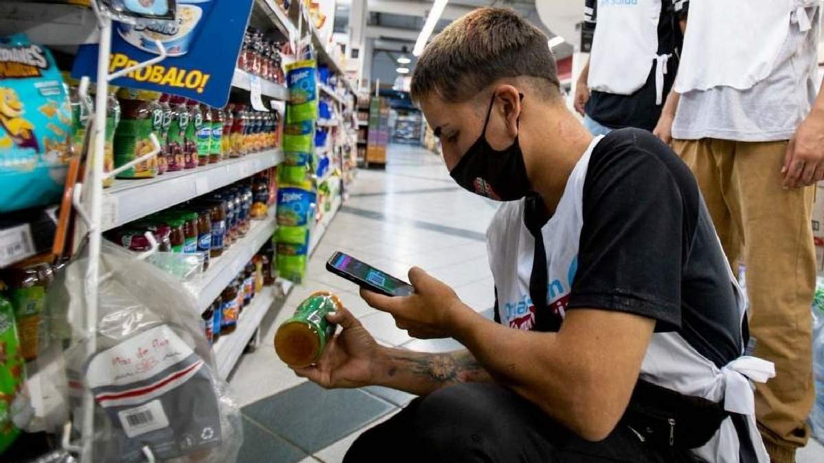 Multan a un comercio de Neuquén por el estado de sus productos. Fuente: (Twitter)
