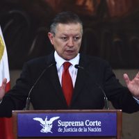 El ministro Zaldívar defiende su proyecto de ley sobre feminicidio