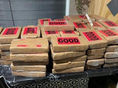 Policías decomisan 345 kilos de cocaína y armas en tres cateos en la CDMX