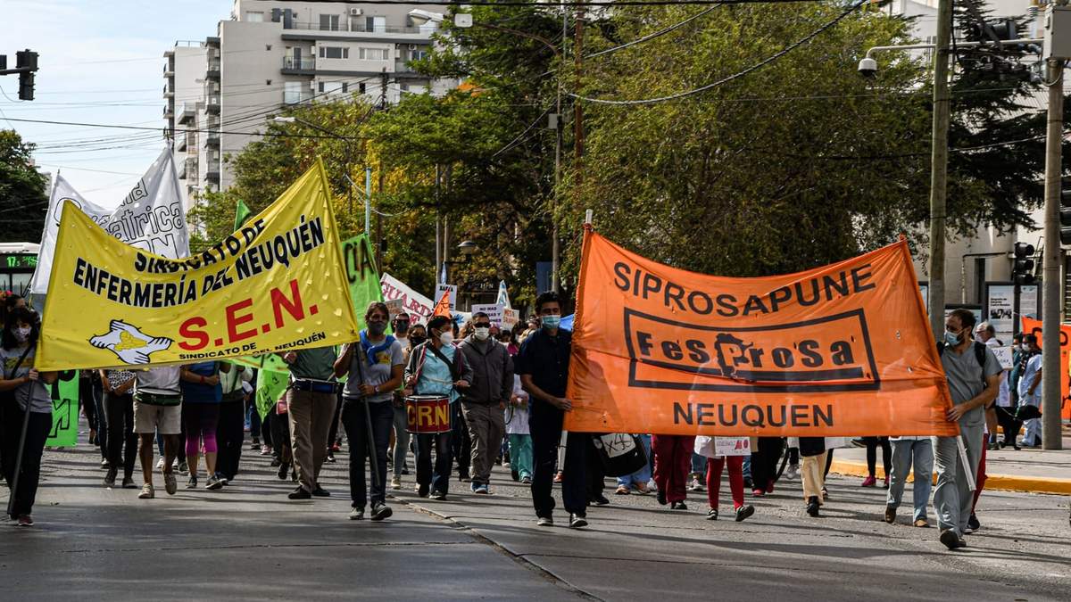 Miembros de Siprosapune manifestándose en Neuquén. Fuente: (Twitter)