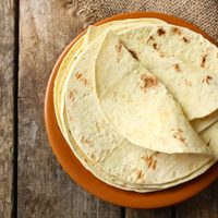 Bimbo, Gruma y Walmart venden "migajas" nutrimentales en tortillas y pan: Changing Market Fundation