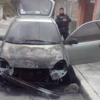 Queman vehículo de funcionaria nombrada por alcaldesa de Temixco