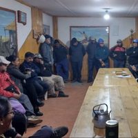 Trabajadores de ATE se manifestaron frente a la municipalidad de Aluminé