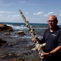 Tremendo hallazgo en Israel: encuentran la espada de un caballero cruzado en el fondo del mar