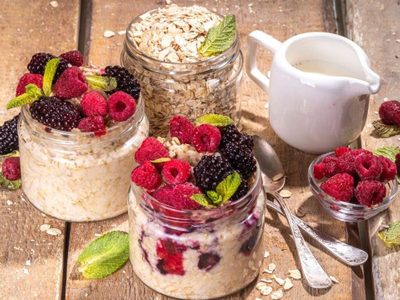 Desayuno exprés, listo en 10 minutos: prepará esta versión increíble con yogur, avena y frutas
