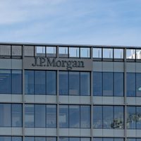 JPMorgan Chase eleva al 60% la probabilidad de que EU caiga este año en recesión por los aranceles