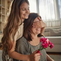 Día de la Madre: cuál es su origen y por qué se celebra cada tercer domingo de octubre en Argentina