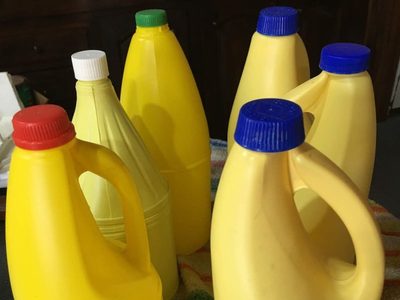 No tires el envase de lavandina vacío: creá este contenedor todo coqueto para tener en casa