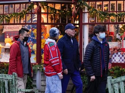 Biden ordena restricciones a viajes procedentes de Sudáfrica por la variante Omicron del covid-19