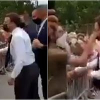 Emmanuel Macron es abofeteado por un hombre durante una visita oficial (VIDEO)
