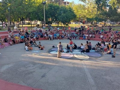 Artistas de Neuquén realizarán un cacerolazo en contra del DNU y la Ley Ómnibus