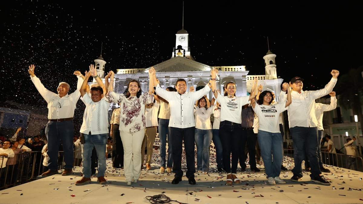 Javier May celebró su triunfo en la Plaza de Armas de Villahermosa