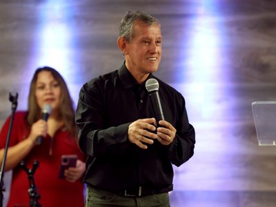 Evangélicos hispanos de EU: divididos entre su fe y la retórica dura sobre inmigración