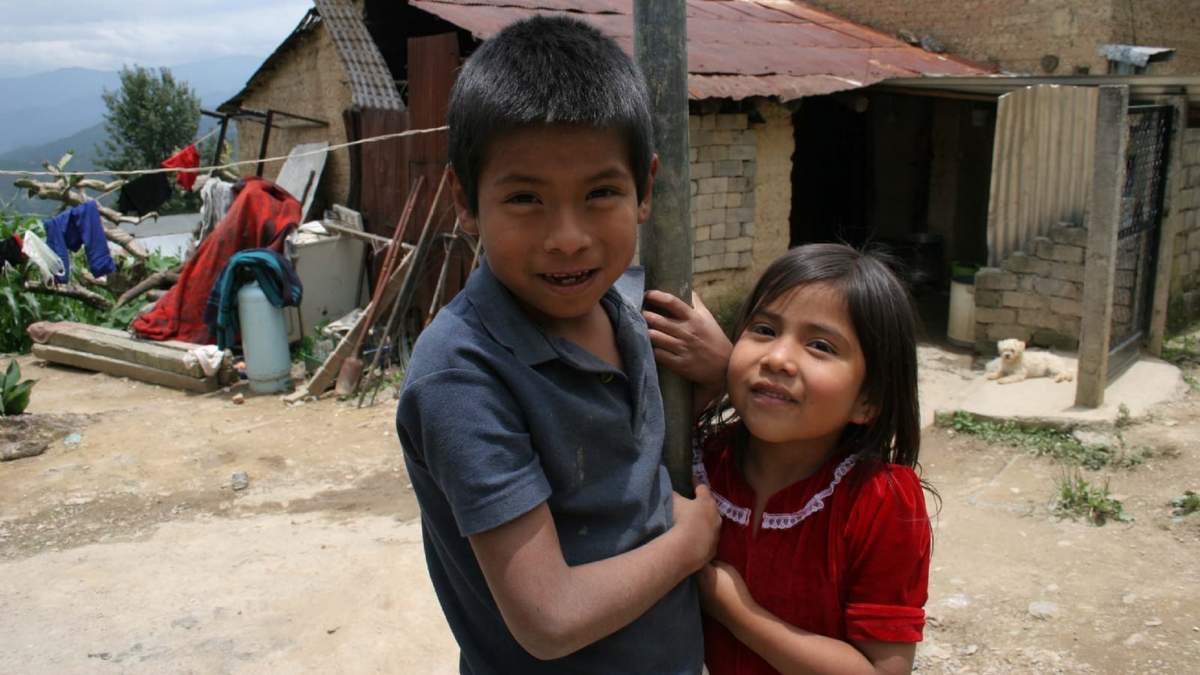 Niños chinantecos de la región de la sierra norte de Oaxaca