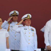 Beatriz Gutiérrez Müller preside graduación de cadetes en Veracruz; les regala películas