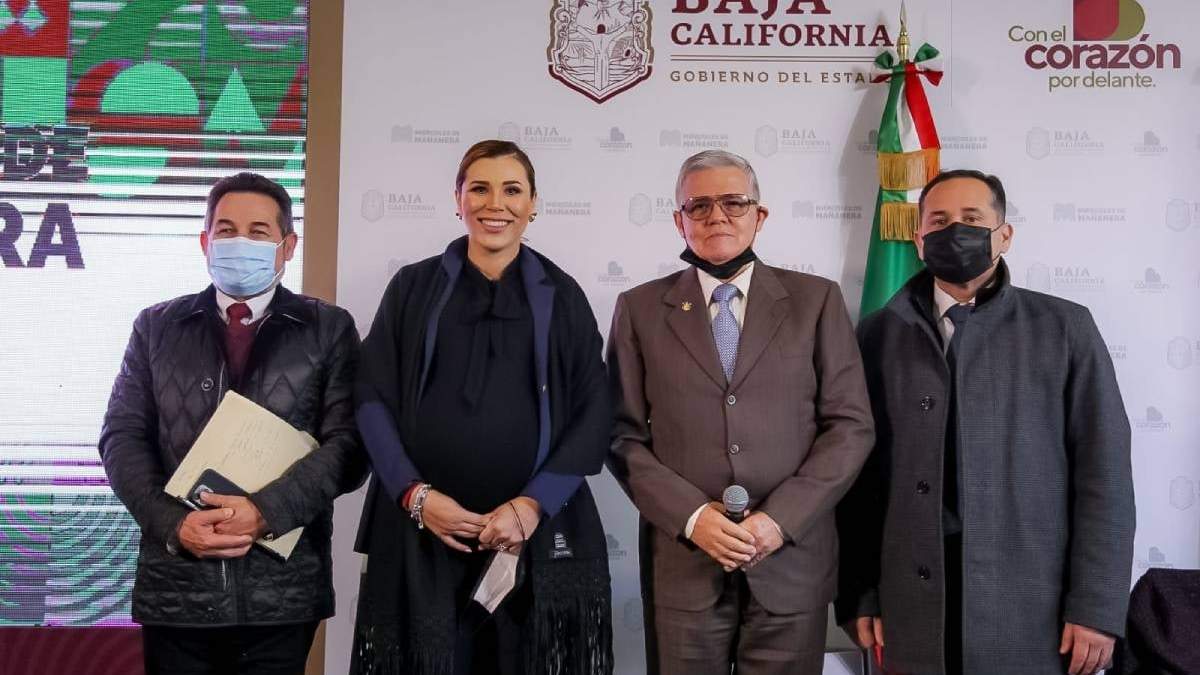 Catalino Zavala, secretario de Gobierno; la gobernadora Marina del Pilar Ávila, el secretario de Seguridad, general Gilberto Landeros Briseño, y el fiscal Hiram Sánchez, en la conferencia de prensa