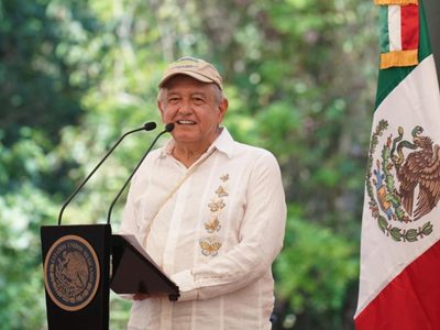 AMLO presume "ayudadita" de negociadores al gobierno de Canadá