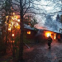 Voraz incendio en San Martín de los Andes: cuatro jóvenes se salvaron de milagro