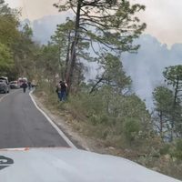 Camioneta cae en un barranco en Nuevo León y se incendia; mueren al menos 12 personas