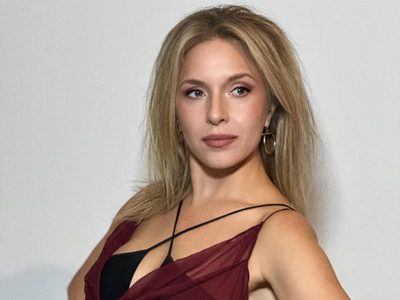Con las vibes de Ariana Grande: Carla Peterson impone una dupla de moda como la fórmula infalible del otoño 2025