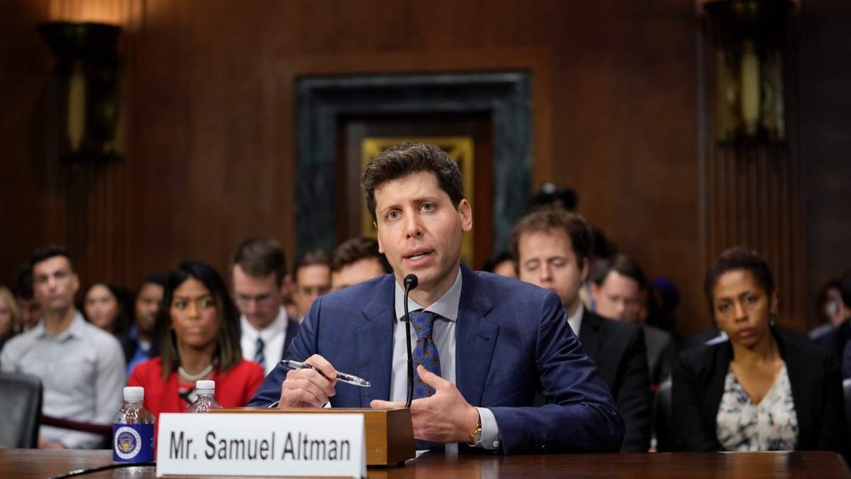 El director general de la firma OpenAI, Sam Altman, durante la audiencia
