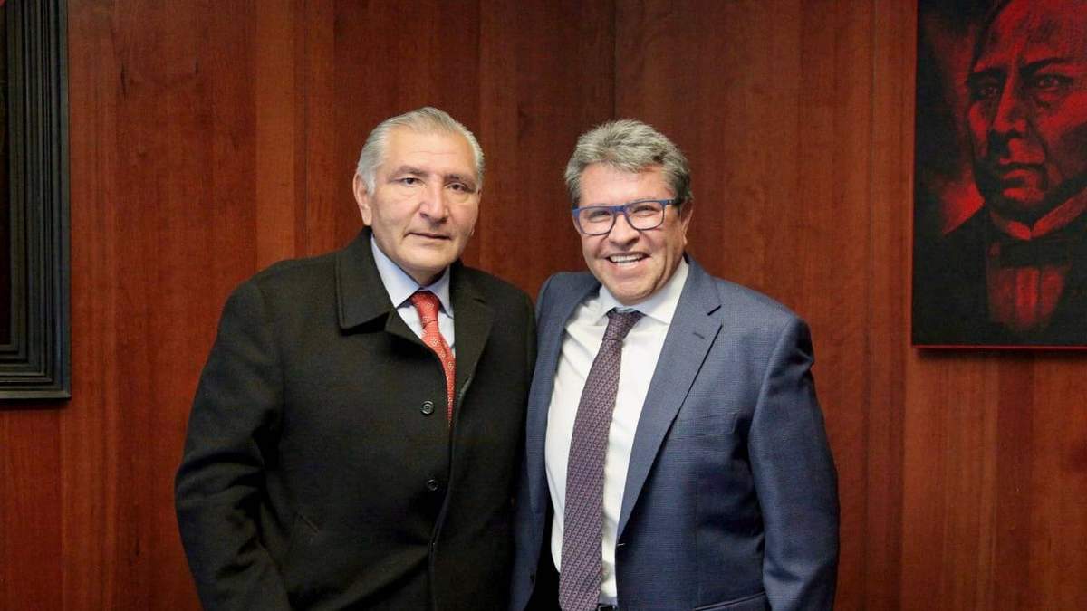 El secretario de Gobernación y el senador morenista
