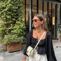 La prenda de moda de los 90 que es perfecta para resolver un look casual: mirá cómo usarla
