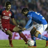Rescatan Cruz Azul y Chivas el empate en intenso partido