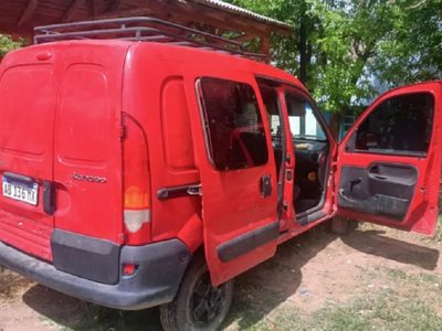 Detuvieron a cuatro personas con cocaína y un arma dentro del auto en el barrio Melipal