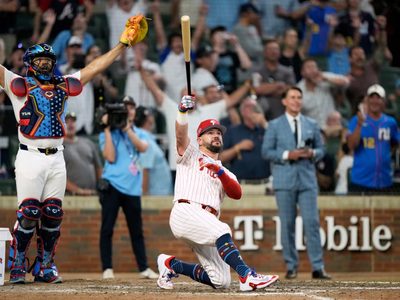 Jonrones de Schwarber en primer desempate del Juego de Estrellas dan victoria a Liga Nacional