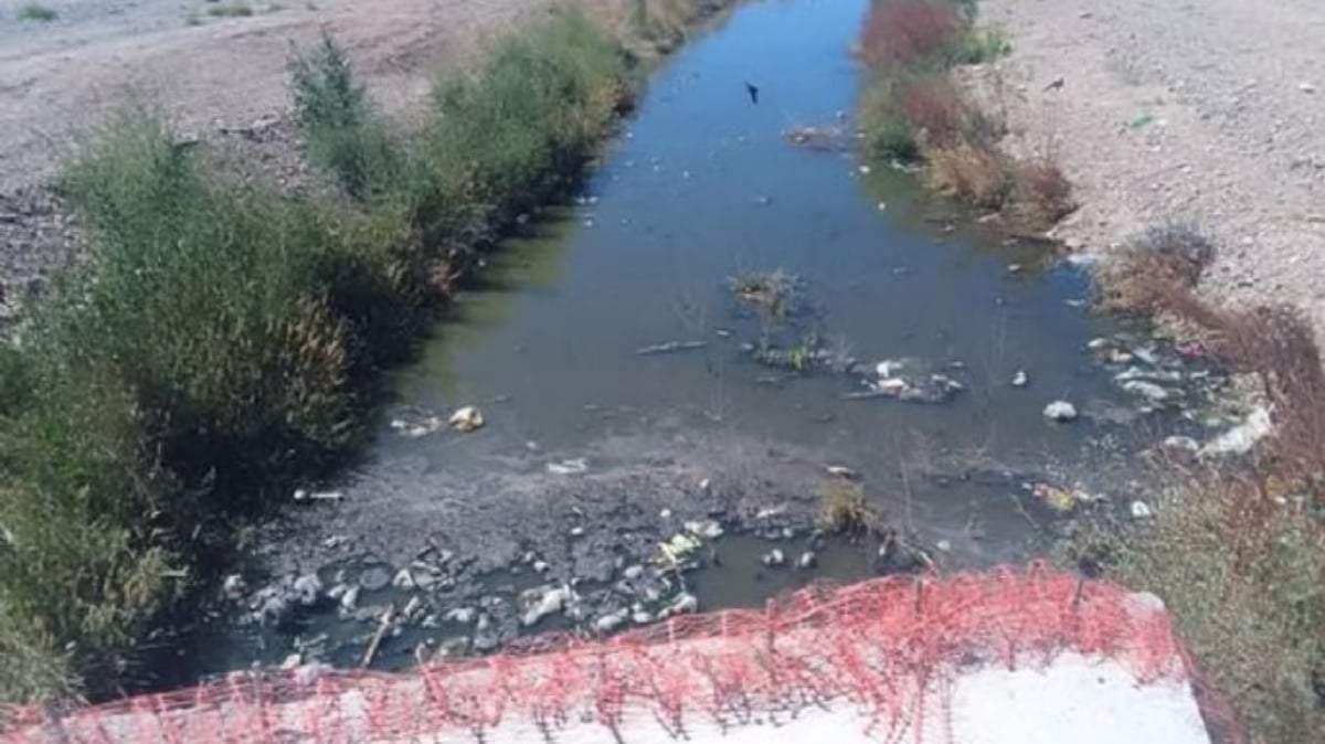 Las cloacas colapsaron y derramaron en Ruta 234 cerca del puente Ortuño