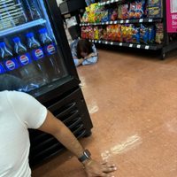 Ladrones abren fuego en intento de asalto a tienda Walmart de Azcapotzalco