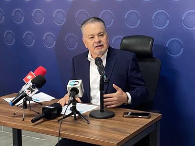 Senador panista revienta contra el Plan B; lo acusa de debilitar a estados