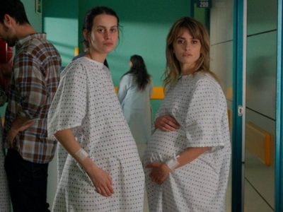 “Madres Paralelas”: laberinto de emociones