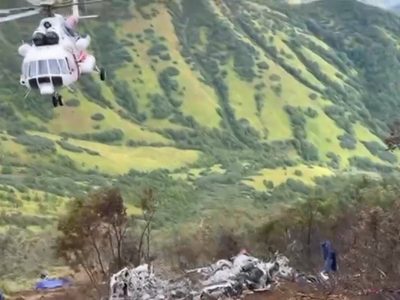 Recuperan restos de las 22 personas que viajaban en helicóptero que se estrelló en este de Rusia