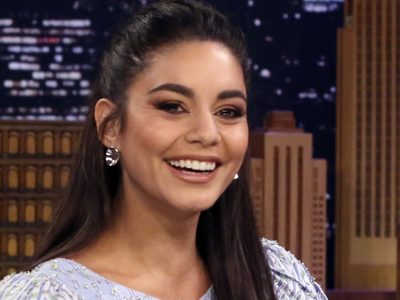¡Ver para creer! Vannesa Hudgens revela su nuevo tatuaje en atrevido lugar. ¿Le dolió mucho?