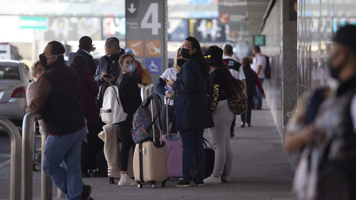Pasajeros en el aeropuerto de la Ciudad de México