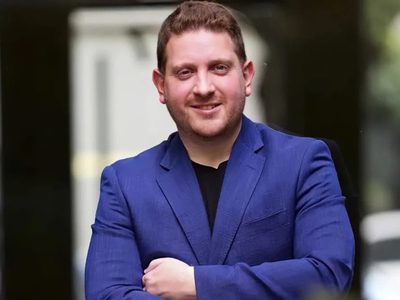 Jonatan Viale celebra la mejor noticia