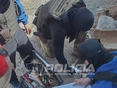 Detuvieron a tres personas vinculadas a un importante robo de dólares ocurrido en Neuquén