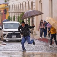 Entra ahora la onda tropical 38; lluvias intensas pegarán el jueves a los siguientes estados