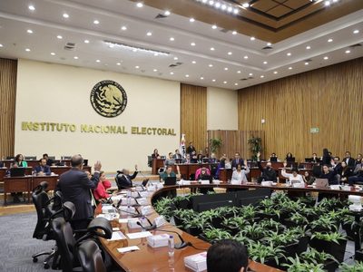 INE fija tope a los gastos de "corcholatas" y aspirantes del Frente Amplio
